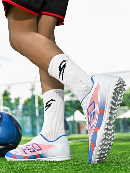 Popular low-top football boots breathable and non-slip