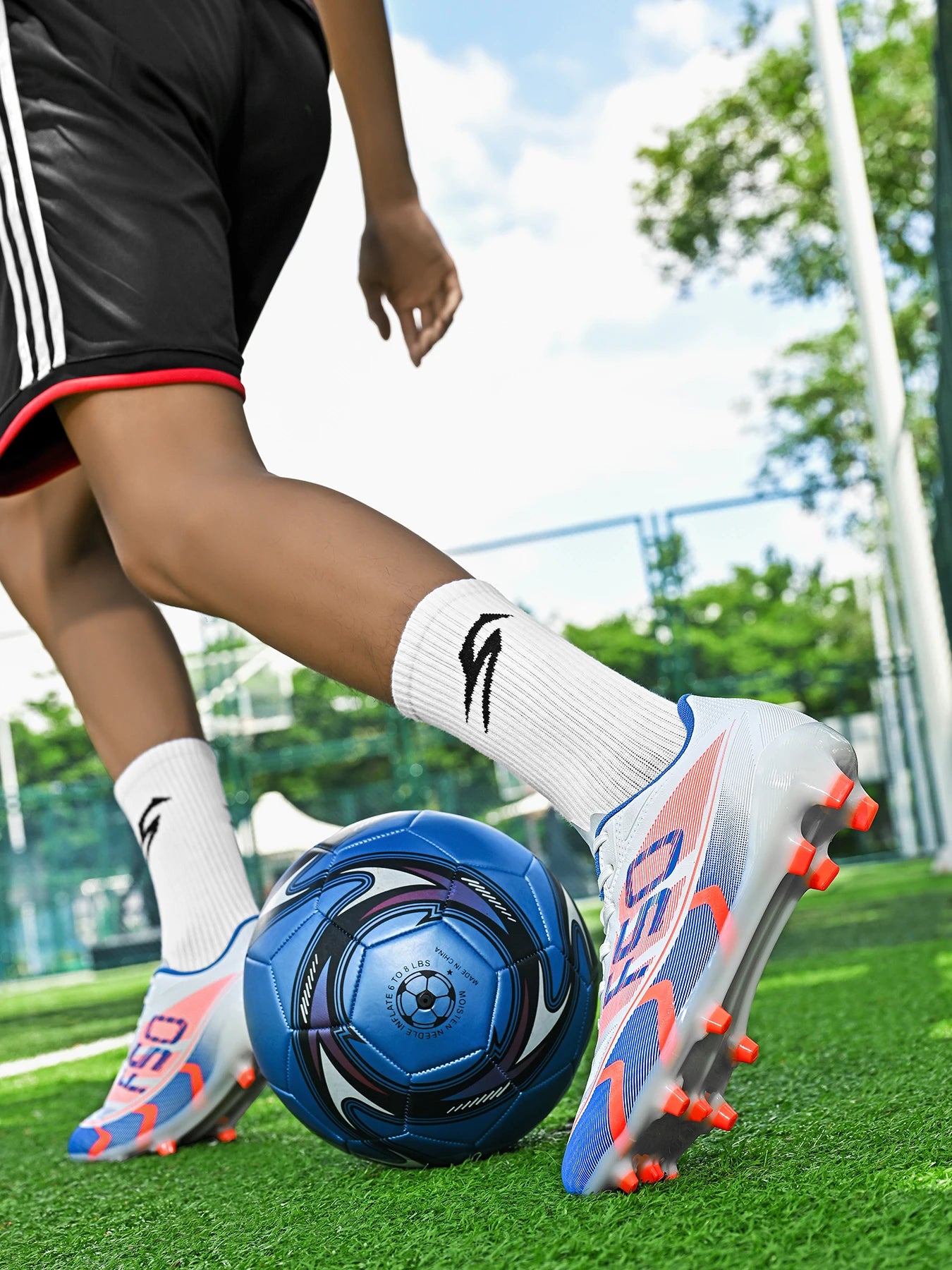 Popular low-top football boots breathable and non-slip