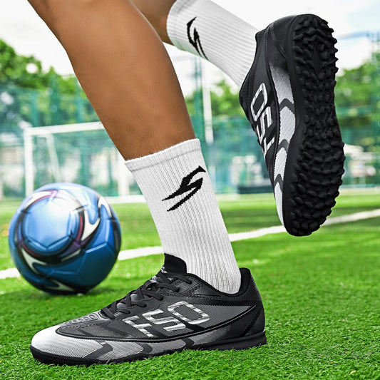Popular low-top football boots breathable and non-slip