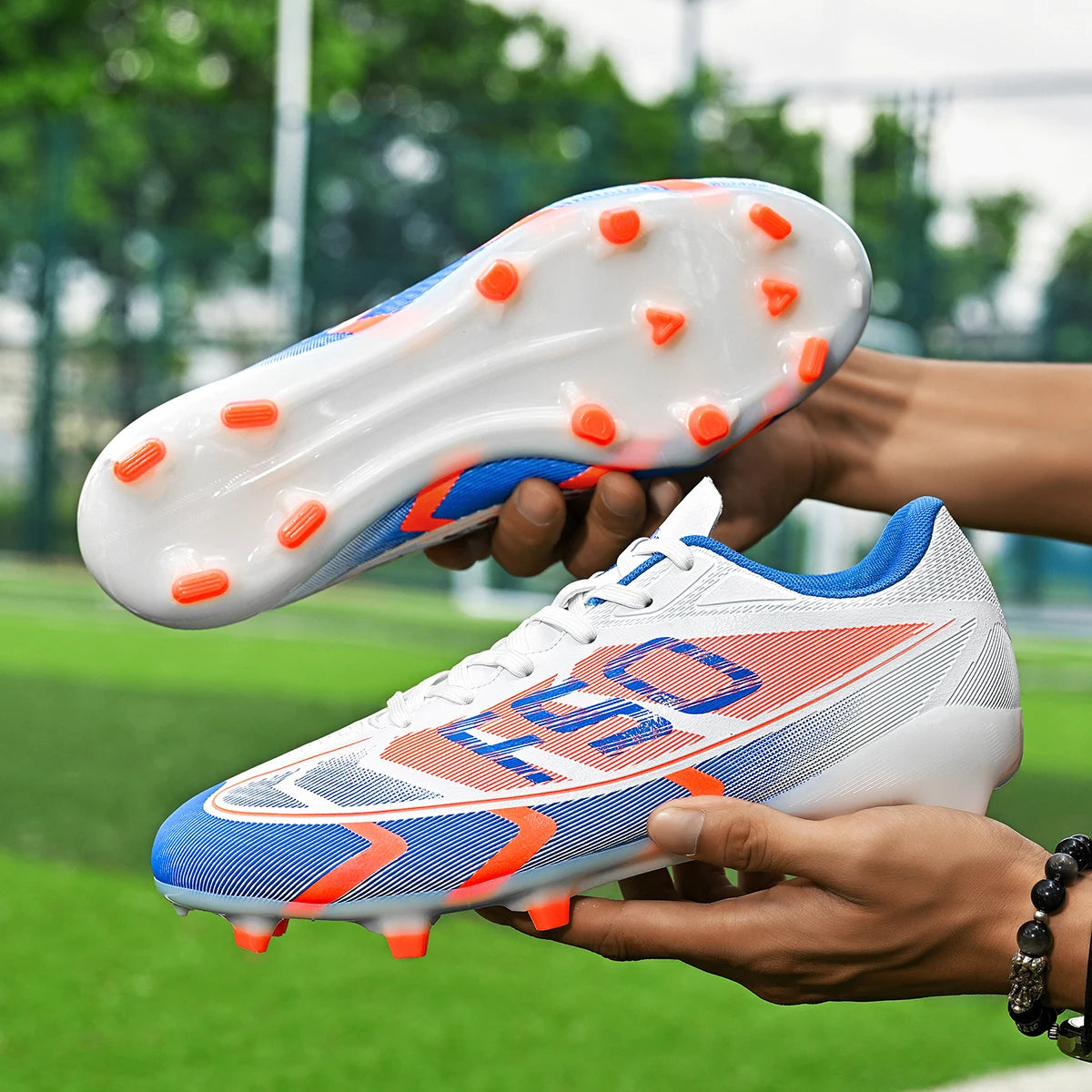 Popular low-top football boots breathable and non-slip